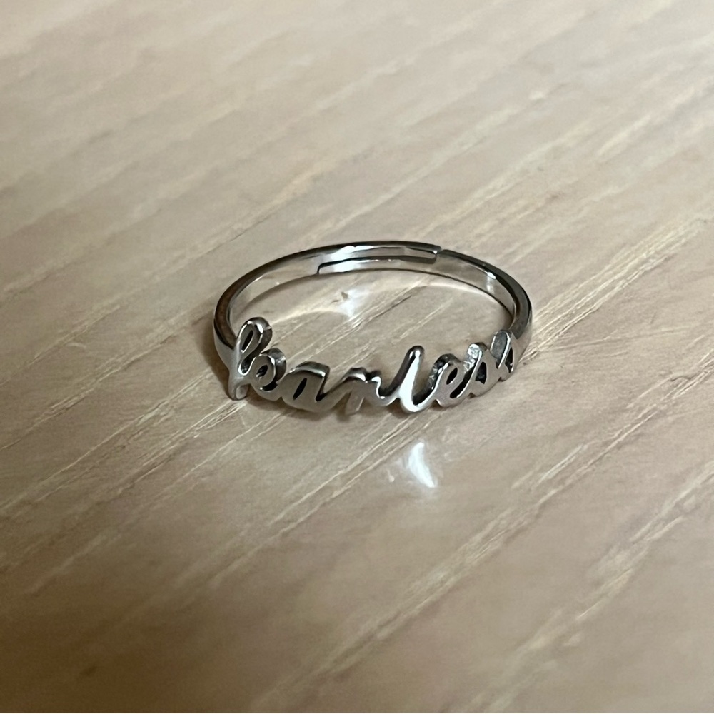 *NEW* TAYLOR SWIFT Themed Fearless Ring in Silver - Picture 2 of 3
